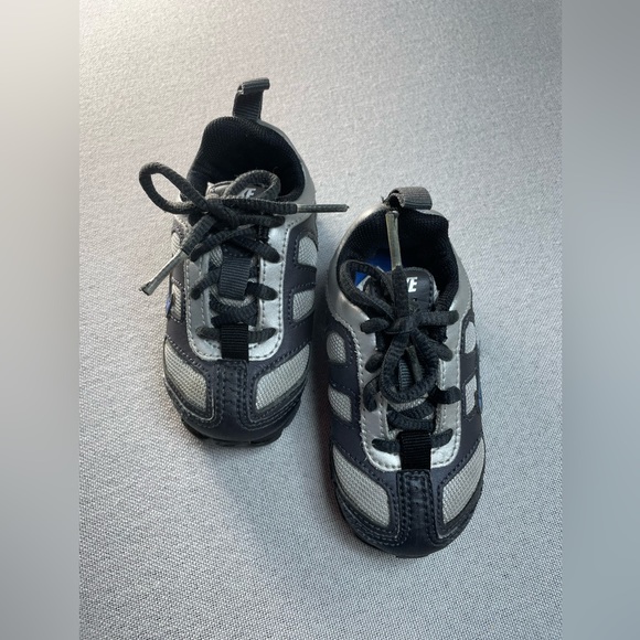 Baby Nike Sneaker/ Running Shoe | Size 4 - Picture 2 of 7